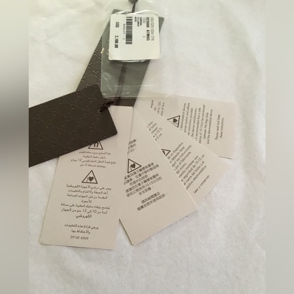 GUCCI TAG PRICE BOOK FROM HANDBAG NO LONGER HAVE - Picture 7 of 11